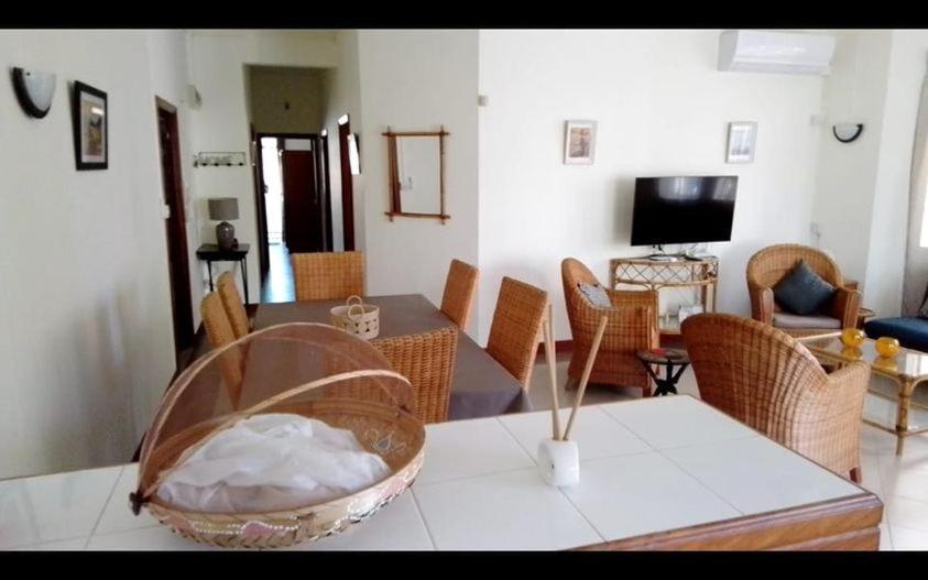 Charming About 120m From The Beautiful Of Aux Biches. Apartment