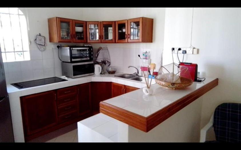 Charming About 120m From The Beautiful Of Aux Biches. Apartment *