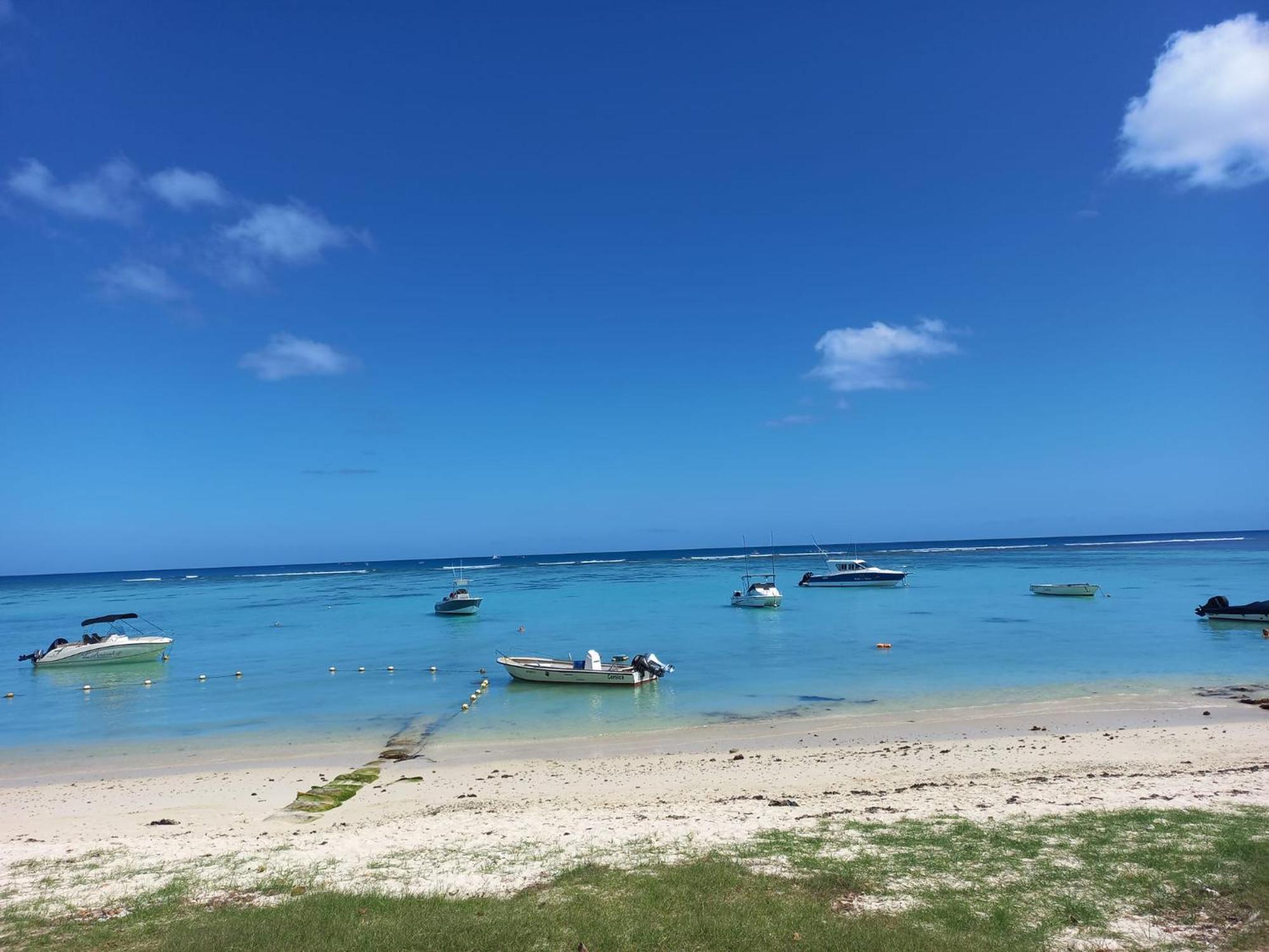 Charming About 120m From The Beautiful Of Aux Biches. Apartment Trou aux Biches