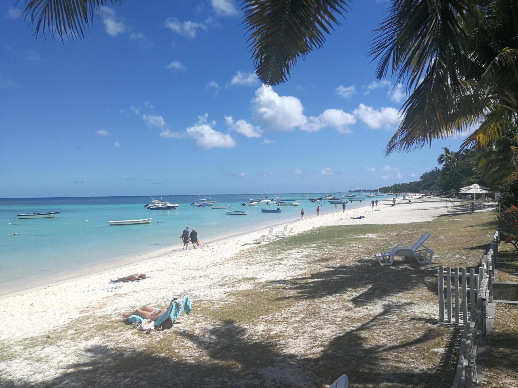 Charming About 120m From The Beautiful Of Aux Biches. Trou aux Biches